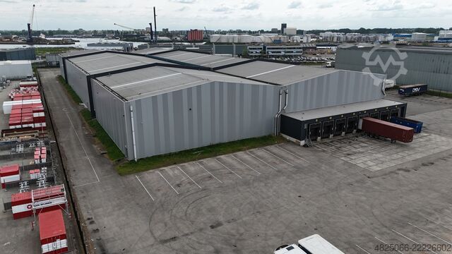 Stahlkonstruktion mit 9.800 m² Steelconstruction 9.800m² 