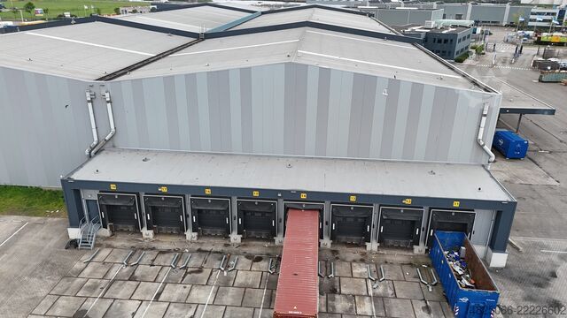 Stahlkonstruktion mit 9.800 m² Steelconstruction 9.800m² 