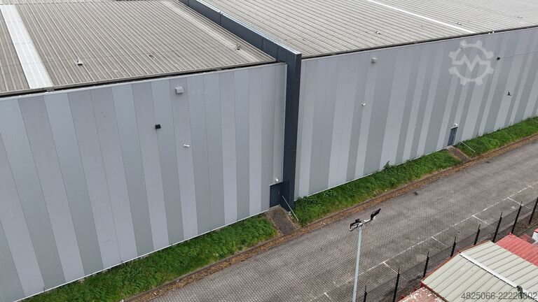 Stahlkonstruktion mit 9.800 m² Steelconstruction 9.800m² 