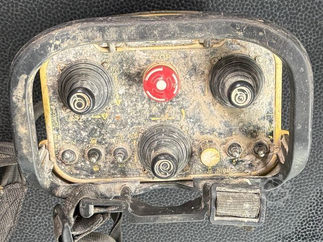 Betonpumpen-LKW MERCEDES-BENZ ACTROS 3241 * Betonpumpe 24 m + FUNK / 8x4