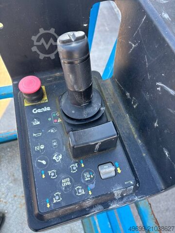 Scherenhebebühne Genie GS 3369 RT - 12m Diesel Scherenarbeitsbühne 4x4