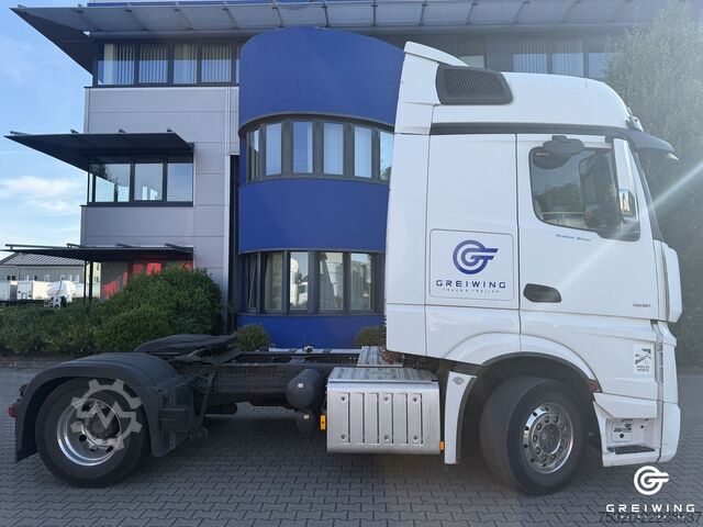 Standard tractor unit MERCEDES-BENZ ACTROS 1851 Gigaspace PTO Retarder Standklima