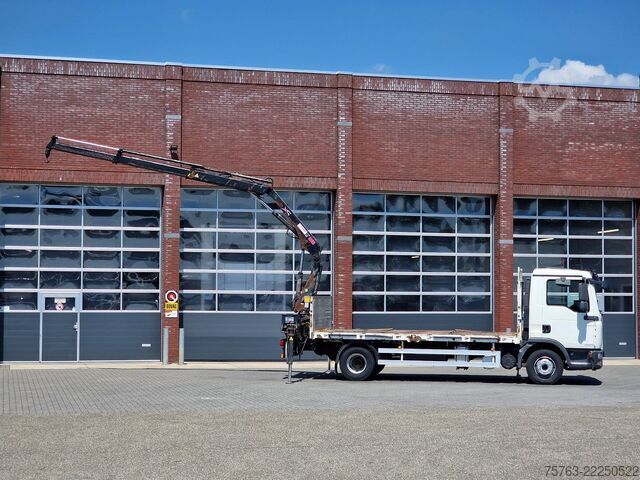 Kranwagen MAN TGL 12.210 - HIAB 077 DUO Crane / Grua - Manual...