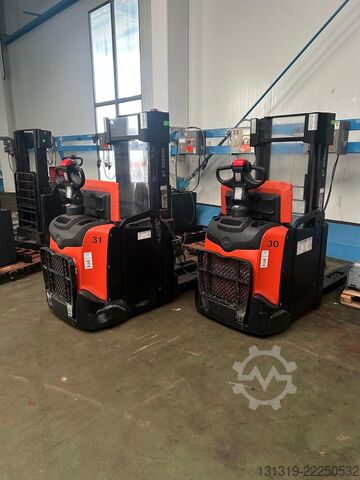 ELECTRIC HIGH STACKER TOYOTA BT SPE 200 L