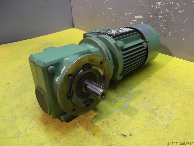 Gear motor 0.37 kW 33 rpm SEW-EURODRIVE SF32 DT63L-2B03/TF