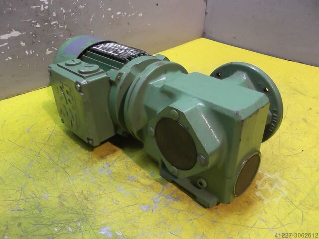 Gear motor 0.37 kW 33 rpm SEW-EURODRIVE SF32 DT63L-2B03/TF