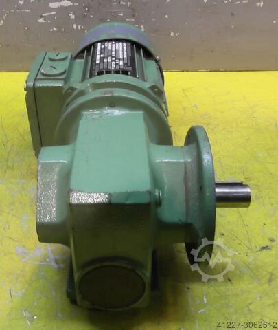 Gear motor 0.37 kW 33 rpm SEW-EURODRIVE SF32 DT63L-2B03/TF