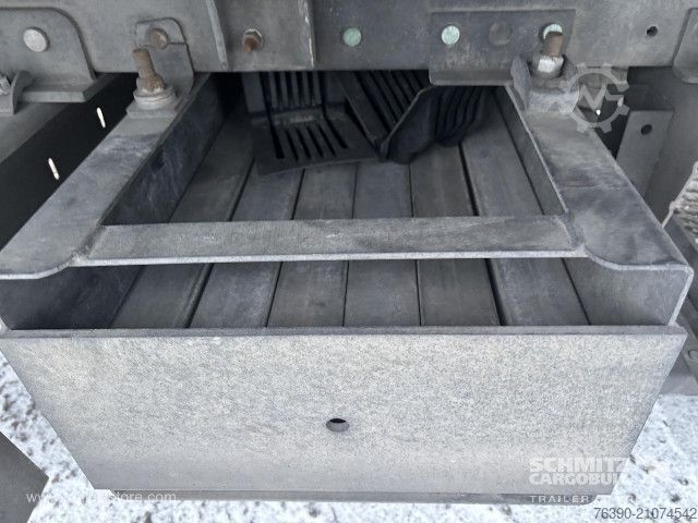 Auflieger mit Pritsche & Plane Schmitz Cargobull Semitrailer Curtainsider Standard