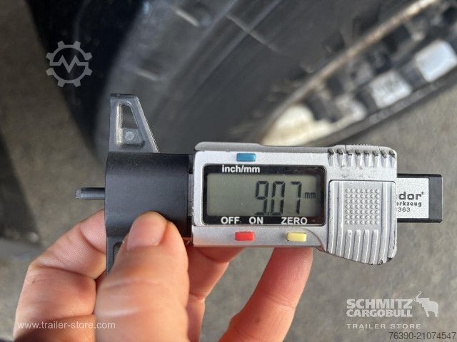 Auflieger mit Pritsche & Plane Schmitz Cargobull Semitrailer Curtainsider Standard