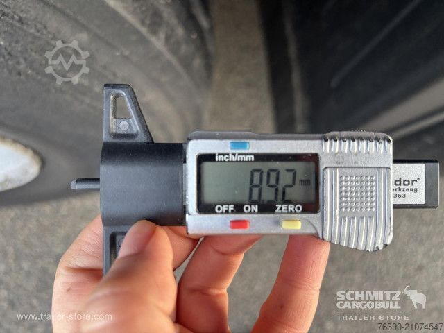 Auflieger mit Pritsche & Plane Schmitz Cargobull Semitrailer Curtainsider Standard