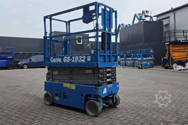 Scherenhebebühne Genie GS1932 Electric, Working Height 7.8 m, 227kg Capac