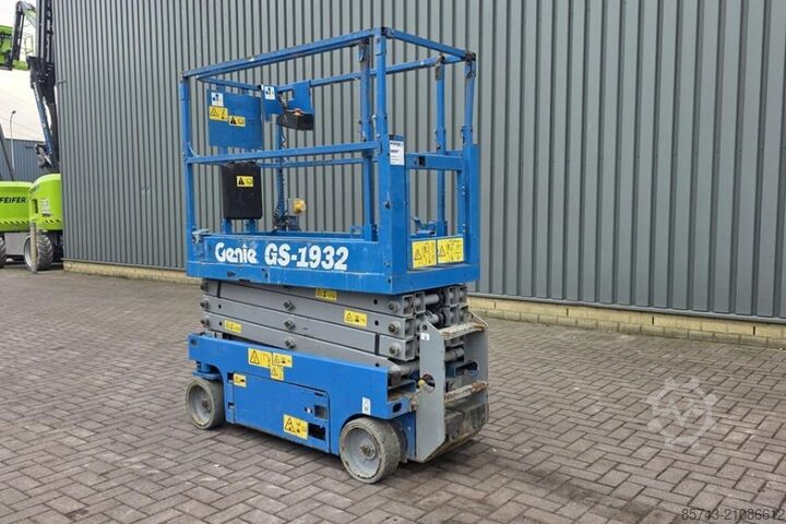 Scherenhebebühne Genie GS1932 Electric, Working Height 7.8 m, 227kg Capac