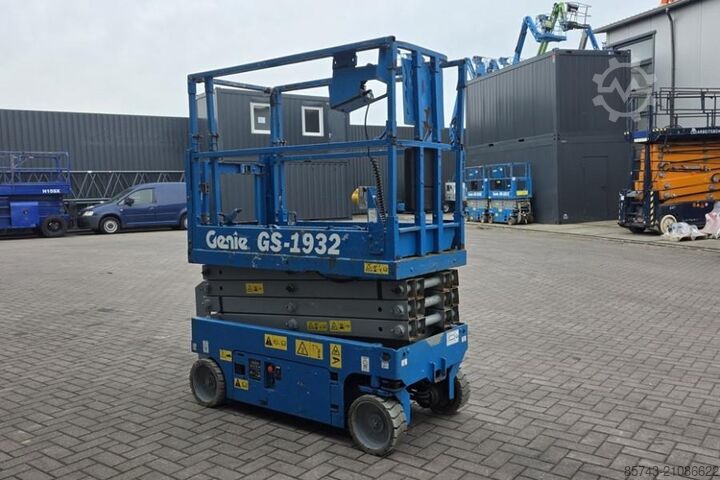 Scherenhebebühne Genie GS1932 Electric, Working Height 7.8 m, 227kg Capac