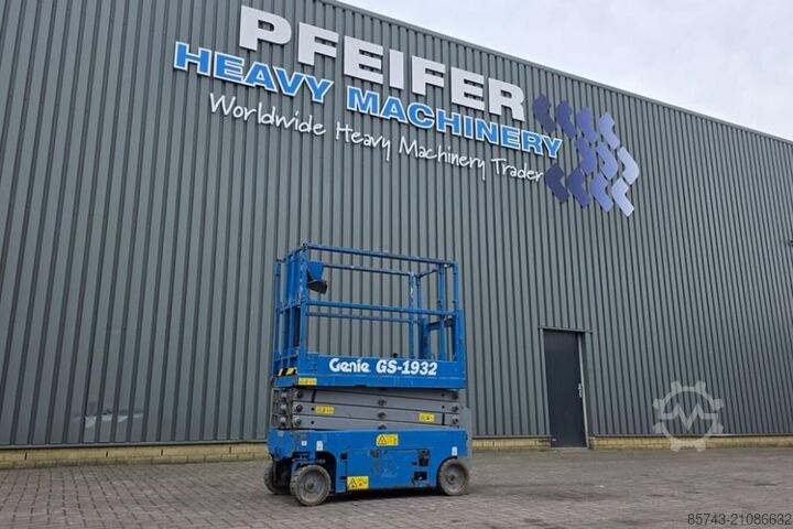 Scherenhebebühne Genie GS1932 Electric, Working Height 7.8 m, 227kg Capac