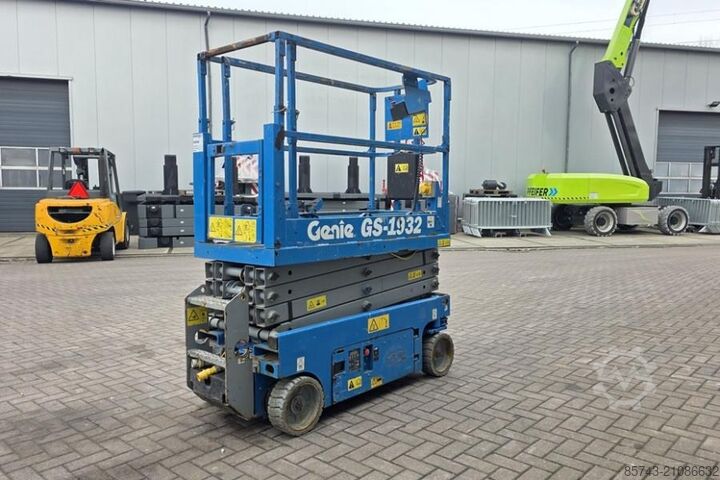 Scherenhebebühne Genie GS1932 Electric, Working Height 7.8 m, 227kg Capac