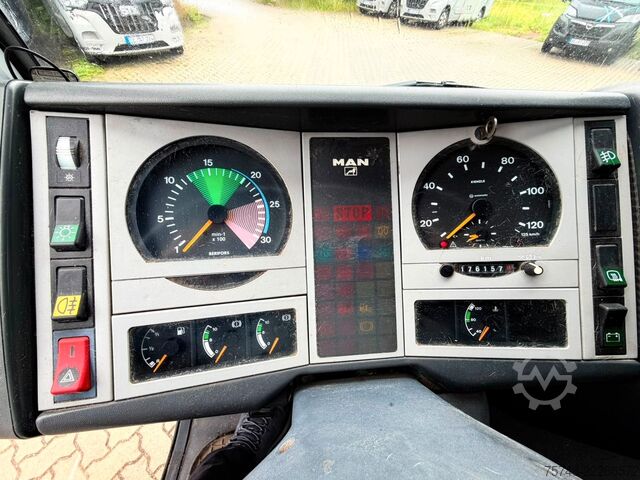 Viehtransporter LKW MAN 10220 5  Pferde Wohnung /Dusche