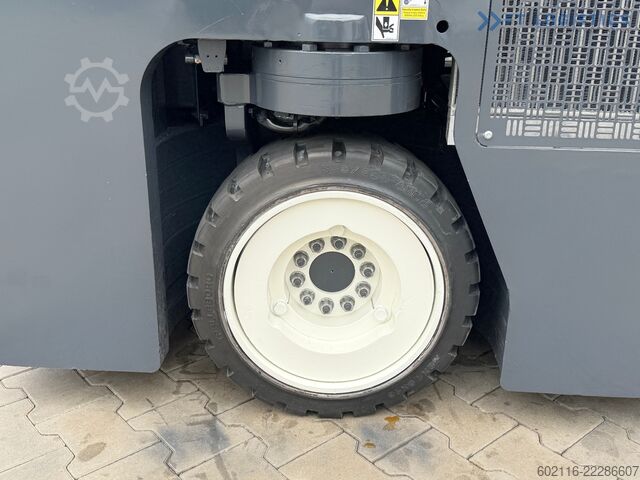 4-way forklift Combilift CB3000 / TRIPLEX 4900MM / FREE LIFT