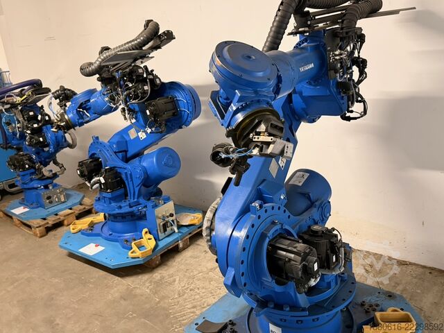 Robotersystem (3x) mit DX200 Steuerung Yaskawa (2x) MH280 II + (1x) MH50 II