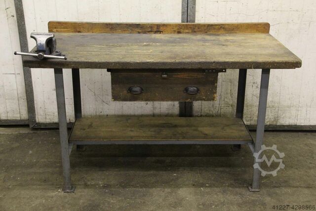 Werkbank mit Schraubstock unbekannt 1500/730/H920 mm