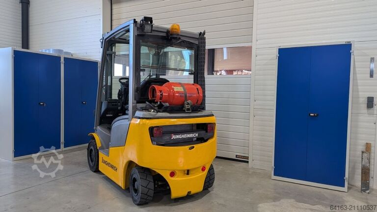 Treibgasstapler Jungheinrich TFG 316 GE115-500DZ