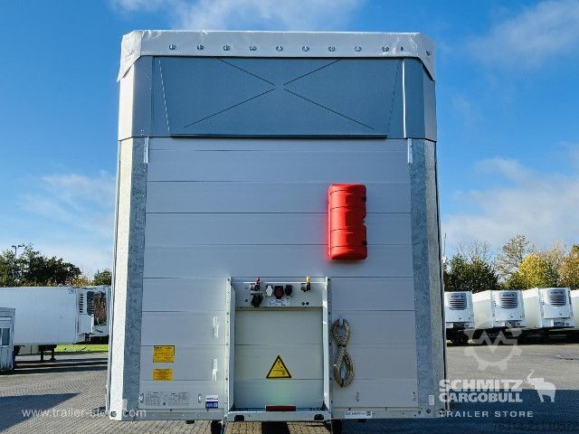 Auflieger mit Pritsche & Plane Schmitz Cargobull Curtainsider Mega Getränke