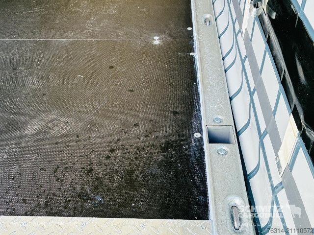 Auflieger mit Pritsche & Plane Schmitz Cargobull Curtainsider Mega Getränke