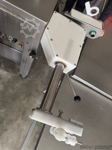 Meat processing machine NADZIEWARKA HANDTMANN Z OBKRĘCARKĄ VF616