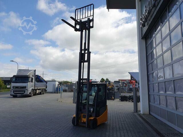 Gabelstapler Jungheinrich EFG 215 / Triplex: 4.25m! / SS / 2.472h! / 2020