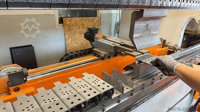 Press brake with Cybelec VisiTouch Pac Weinbrenner GP 80-2550