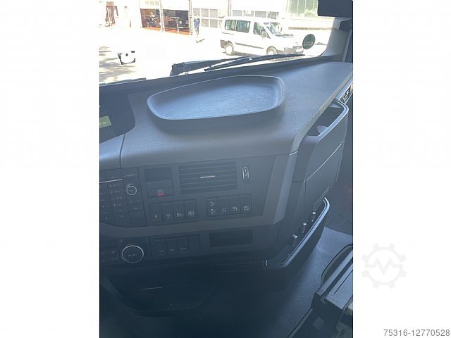 Standard truck tractor Volvo FH 500