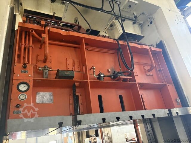 Pressen RAVNE DE.400. 2740X1530