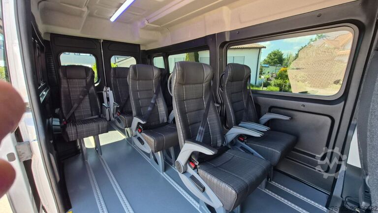 High top van PEUGEOT Boxer  Hochraum 9 Sitzer L3H2 verglast BlueHDi