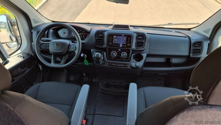 High top van PEUGEOT Boxer  Hochraum 9 Sitzer L3H2 verglast BlueHDi
