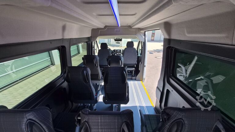 High top van PEUGEOT Boxer  Hochraum 9 Sitzer L3H2 verglast BlueHDi