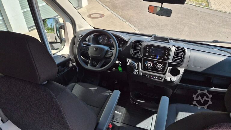 High top van PEUGEOT Boxer  Hochraum 9 Sitzer L3H2 verglast BlueHDi