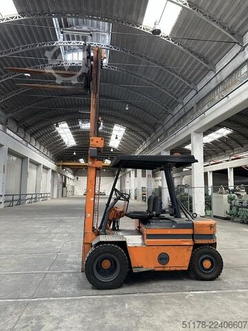 Lugli 40C Dieselstapler Baujahr 1990, zwillingsbereift, mit Seitenschub. Lugli 40C
