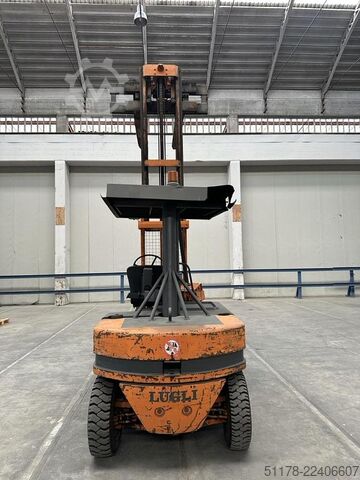 Lugli 40C Dieselstapler Baujahr 1990, zwillingsbereift, mit Seitenschub. Lugli 40C