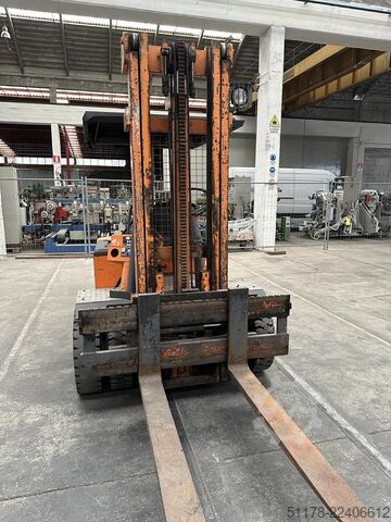 Lugli 40C Dieselstapler Baujahr 1990, Zwillingsbereifung, mit Seitenschieber. Lugli 40C