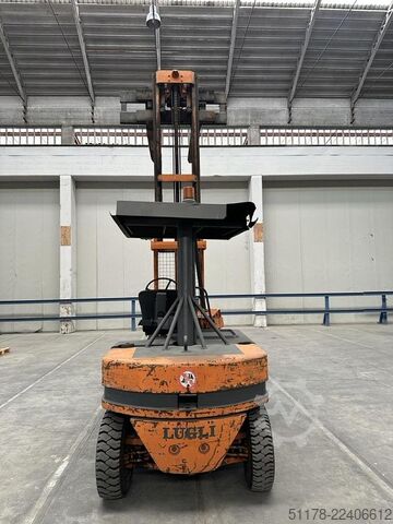 Lugli 40C Dieselstapler Baujahr 1990, Zwillingsbereifung, mit Seitenschieber. Lugli 40C
