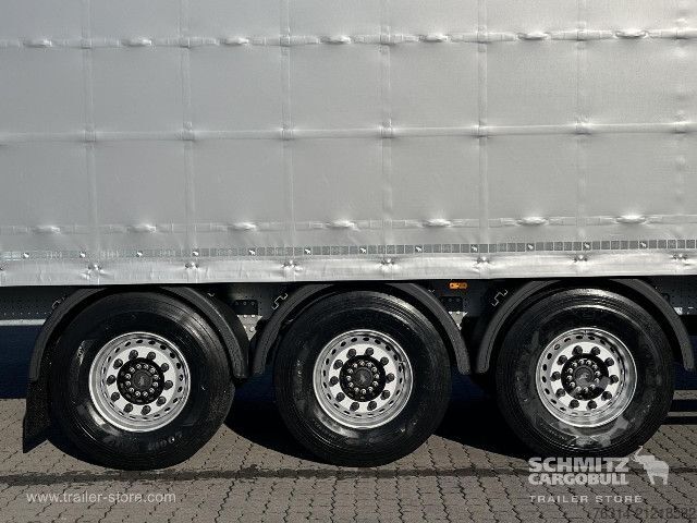 Auflieger mit Pritsche & Plane Schmitz Cargobull Curtainsider Standard Getränke