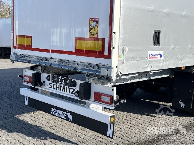 Auflieger mit Pritsche & Plane Schmitz Cargobull Curtainsider Standard Getränke
