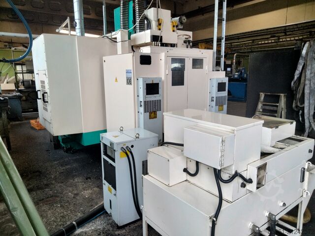 Vertikales Bearbeitungszentrum Dah Lih MCV 720