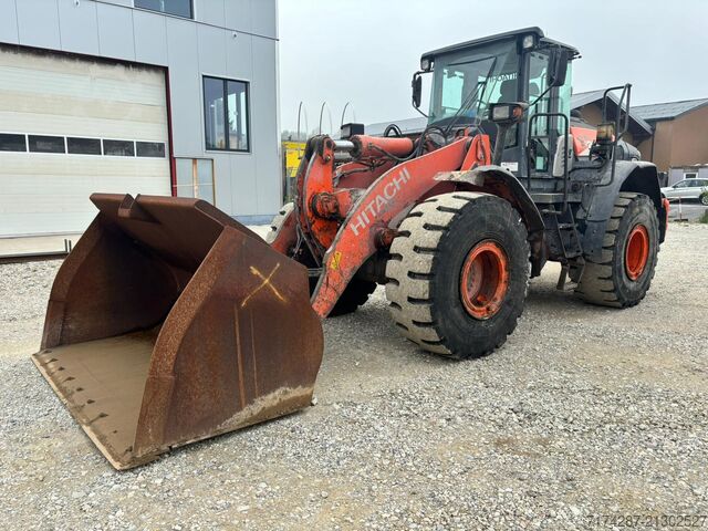 Radlader Hitachi ZW220-6