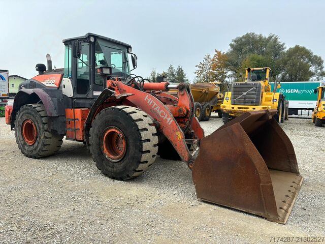 Radlader Hitachi ZW220-6