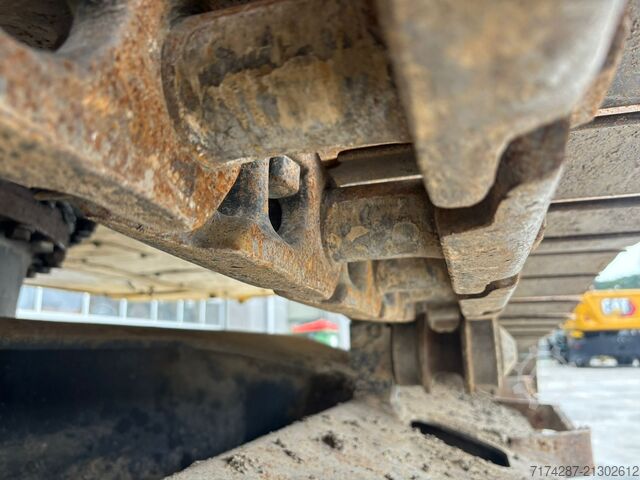 Crawler excavator Komatsu PC240NLC-11