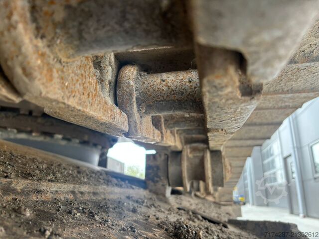 Crawler excavator Komatsu PC240NLC-11