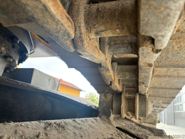 Crawler excavator Komatsu PC240NLC-11