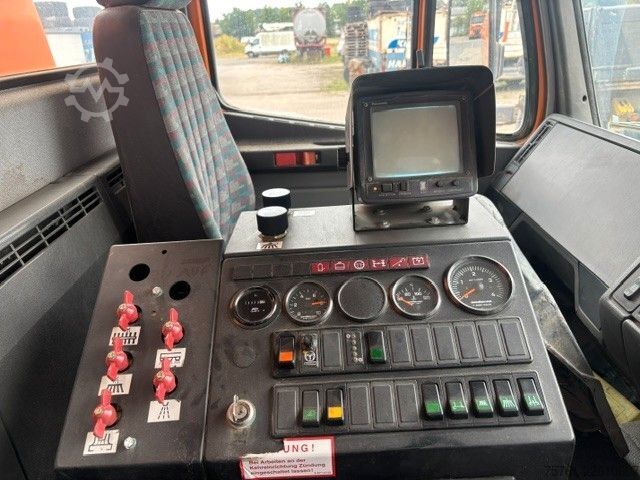 Kehrmaschine MERCEDES-BENZ 1417 K  Bucher Cityfant 60