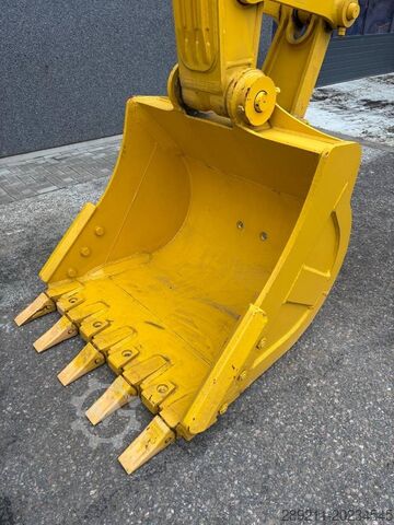 Crawler excavator Komatsu PC 210-10M0