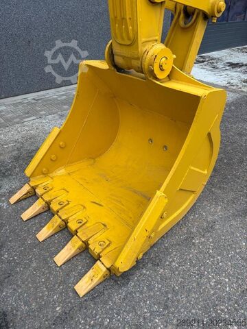Crawler excavator Komatsu PC 210-10M0